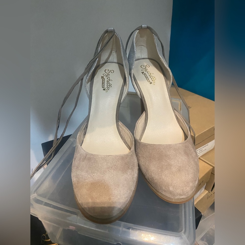 Seychelles suede lace up heels. Beige and silver